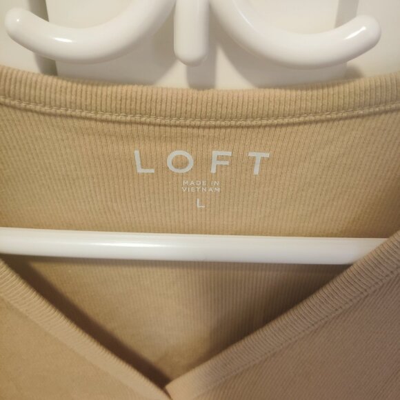 *LIKE NEW* LOFT Ribbed Cotton Flutter Sleeve V-Neck Henley Size Large - Picture 3 of 5